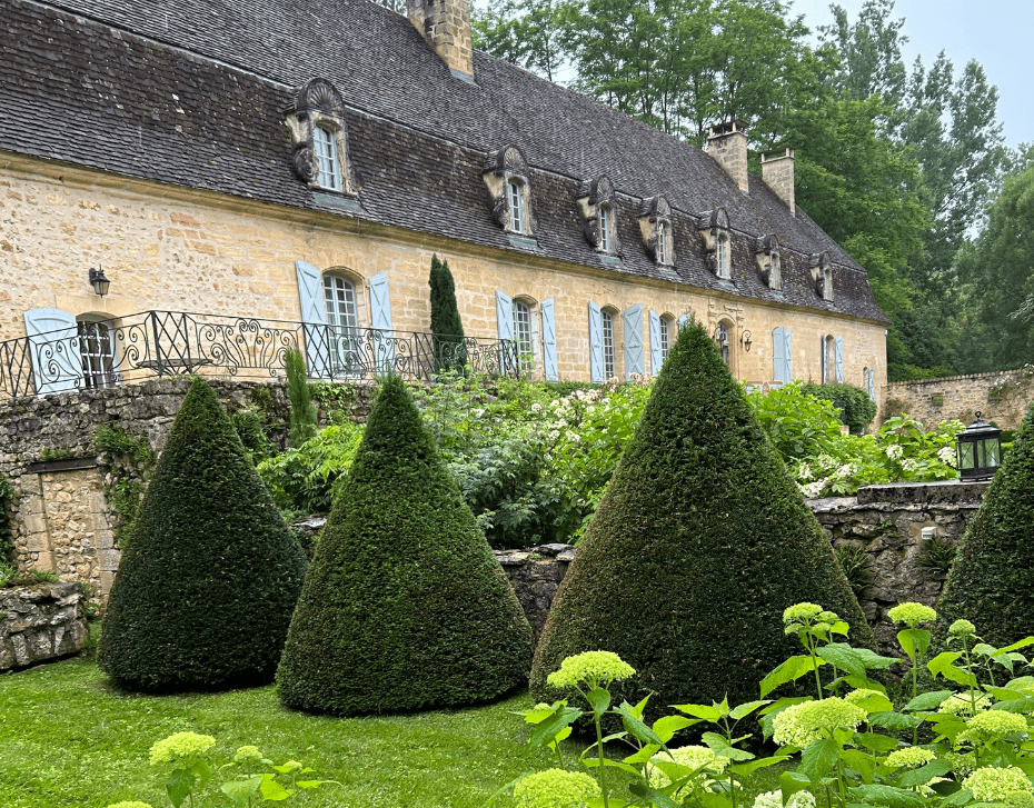 Ella & Jo | Escape to the Chateau