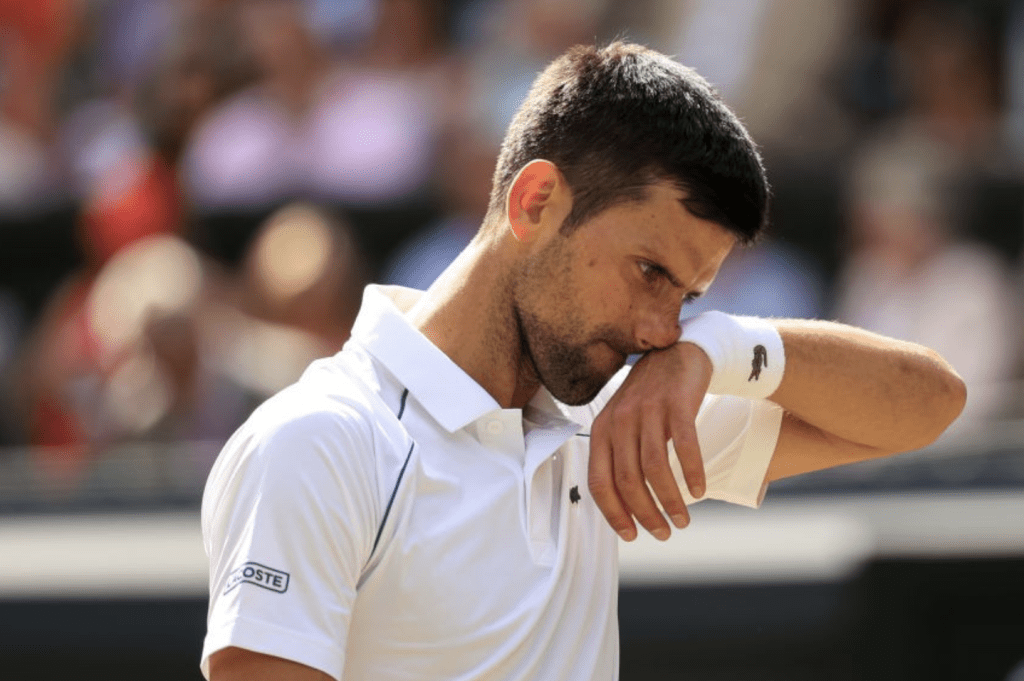 djokovic kissing wrist during wimbledon