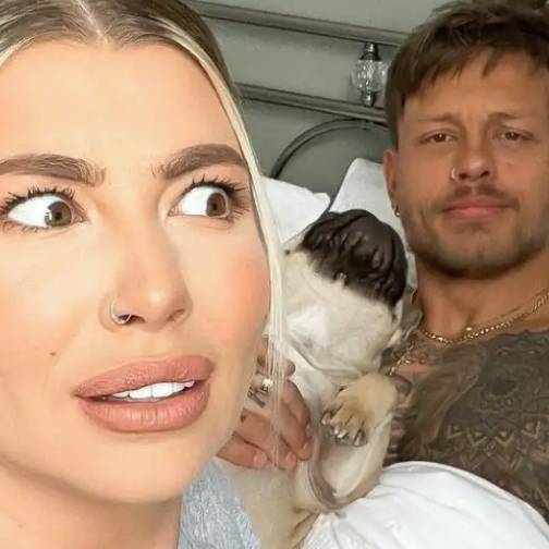 olivia and alex bowen in bed to promote 10 years younger