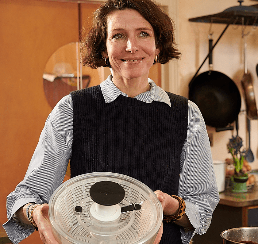 thomasina miers holding the oxo salad spinner in her kitchen