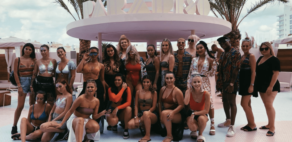 image of all twenty three influencers at the event